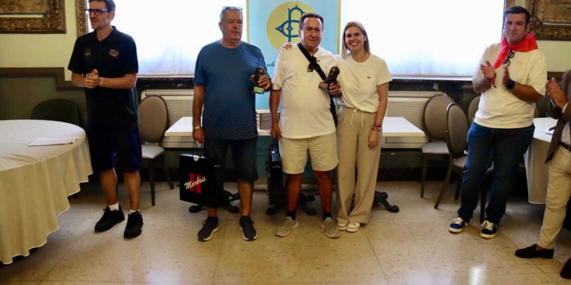 Los campeones del Torneo de Mus de Ferias 2026 junto a la alcaldesa Judith Piquet.
