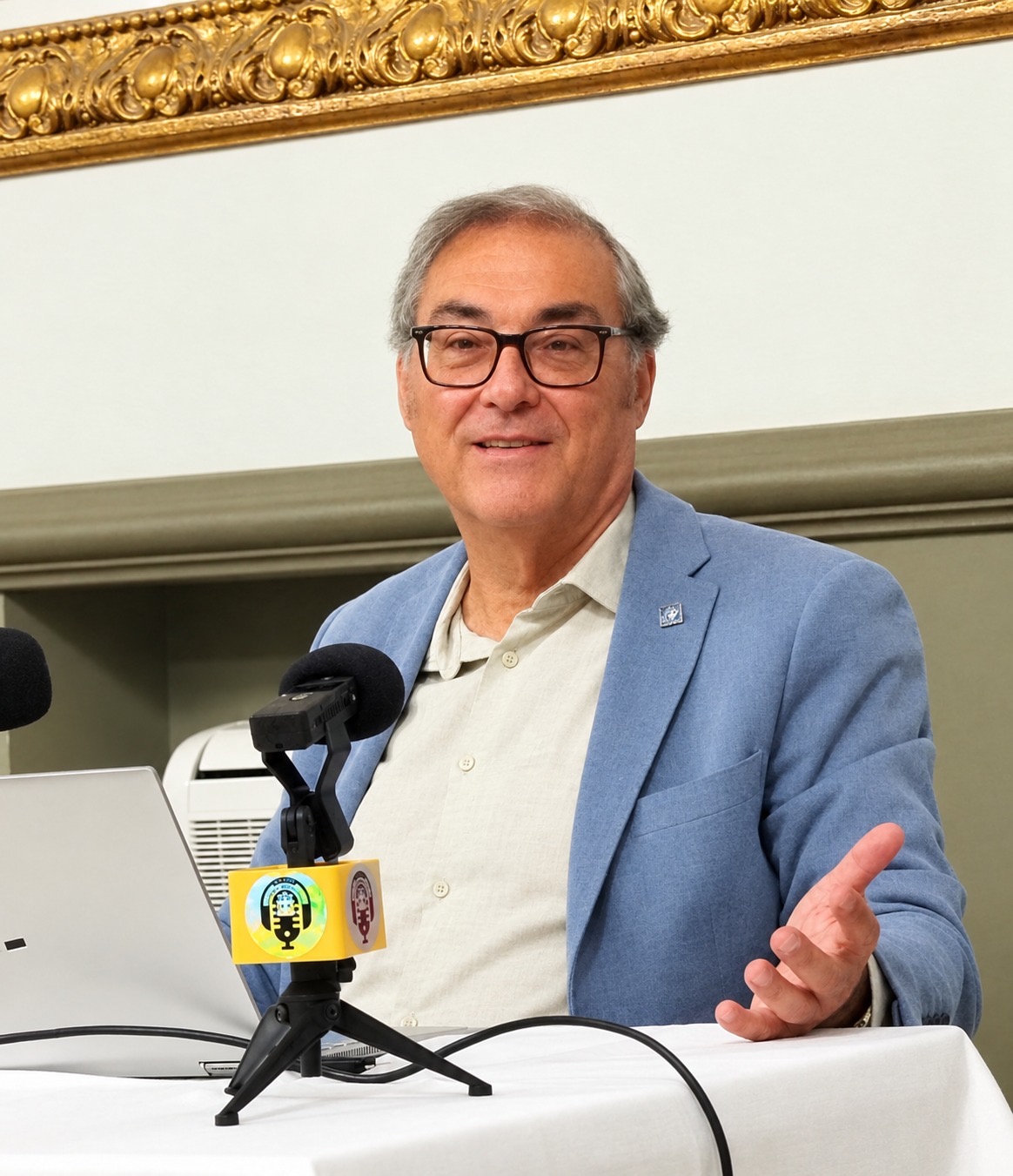 El conferenciante durante la sesión dedicada a Félix Yuste
